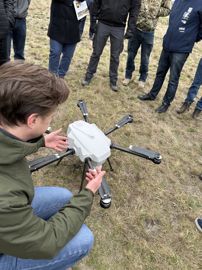 Przygotowanie do lotu drona Elisatair ORION 2